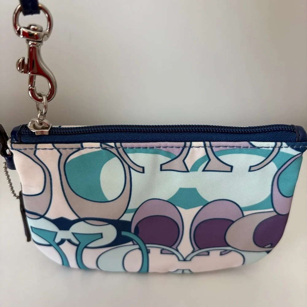 Coach Ashley Scarf Print Wristlet EUC - Picture 3 of 7